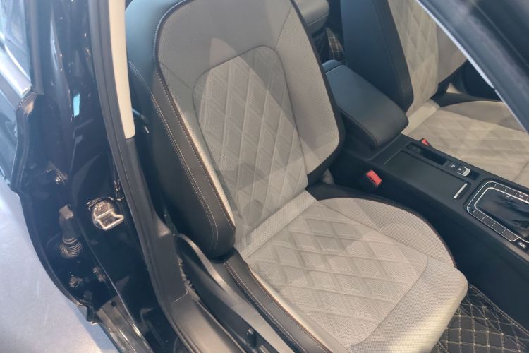 大众 迈腾 2023款 200万辆纪念版 330TSI DSG豪华型局部细节41