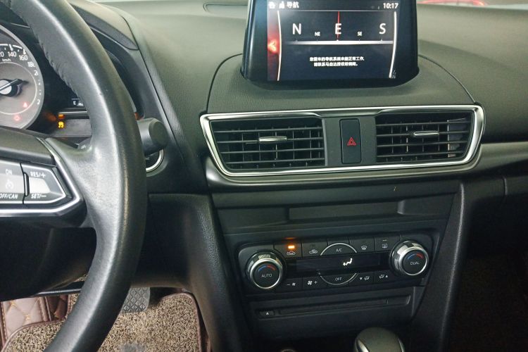 马自达3 昂克赛拉 2017款 三厢 2.0L 自动尊贵型 国V中控内饰16