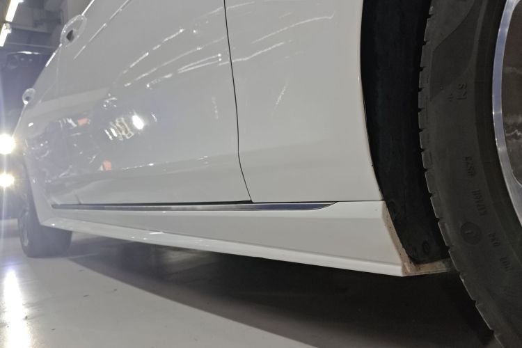 捷豹XEL 2023款 2.0T 250PS R-DYNAMIC S进取运动版局部细节9001