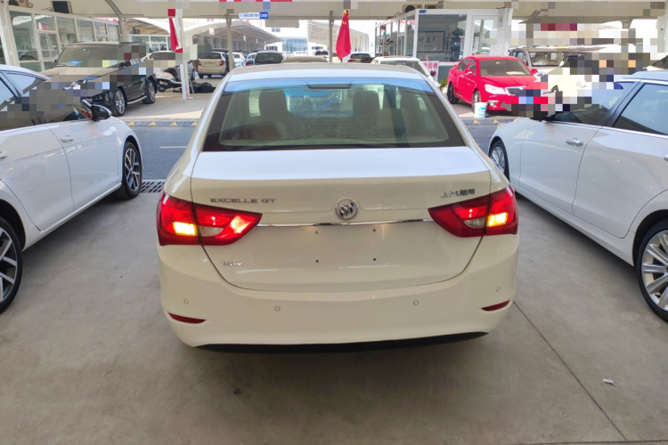 别克 英朗 2017款 15N 手动精英型车身外观6