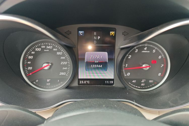 奔驰C级 2018款 C 200 L 4MATIC 运动版中控内饰14