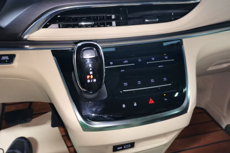 别克GL8 2023款 改款 陆上公务舱 豪华型中控内饰18