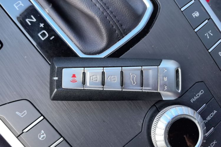 魏牌 VV5 2017款 2.0T 旗舰型中控内饰11