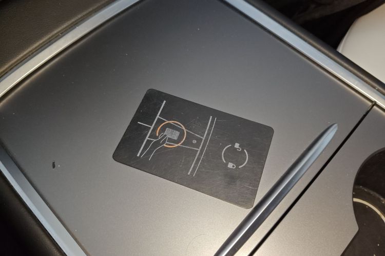 特斯拉 Model Y 2021款 长续航全轮驱动版 3D7中控内饰11