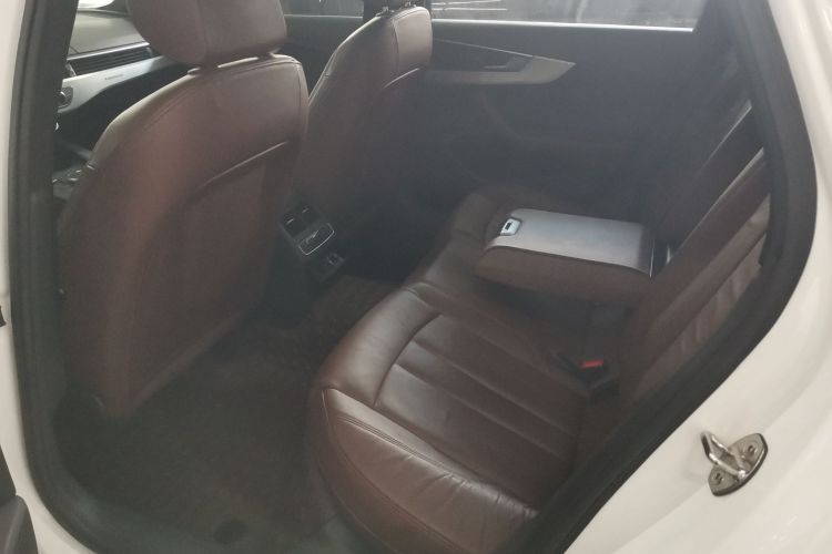 奥迪A4L 2018款 30周年年型 45 TFSI quattro 个性运动版中控内饰7004