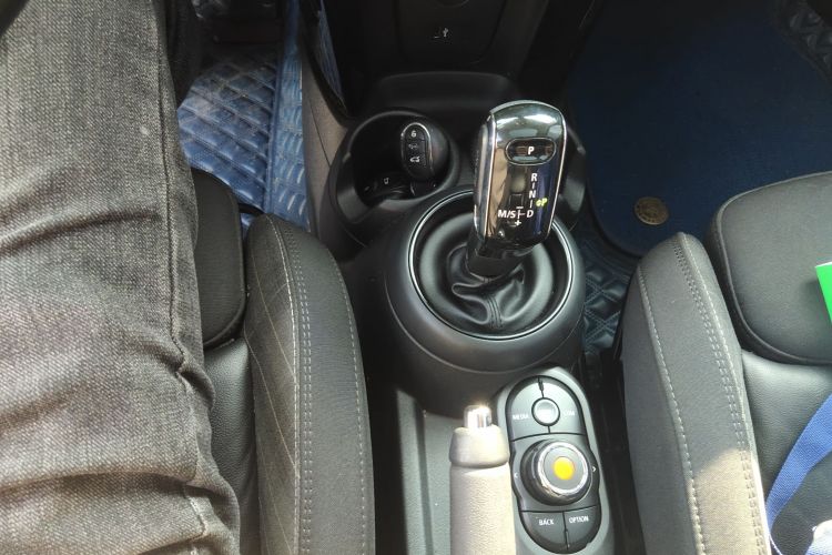 MINI 2018款 1.5T COOPER 经典派 五门版中控内饰18