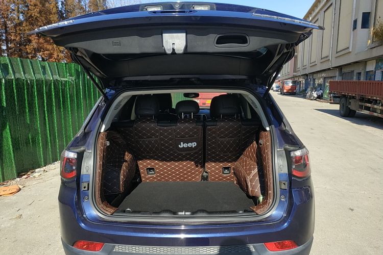 Jeep 指南者 2020款 220T 自动领先版局部细节23