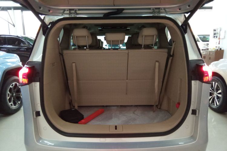 别克GL8新能源 2025款 陆尚 尊享版 7座机舱底盘23