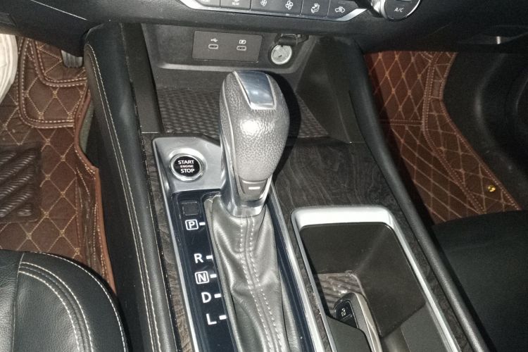 日产 天籁 2022款 2.0L XL-TLS 悦享版中控内饰18