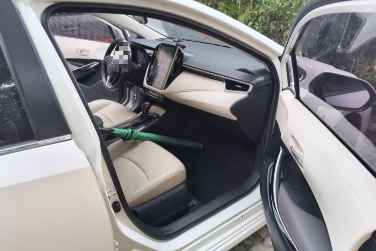 丰田 卡罗拉 2019款 双擎 1.8L E-CVT旗舰版局部细节9005