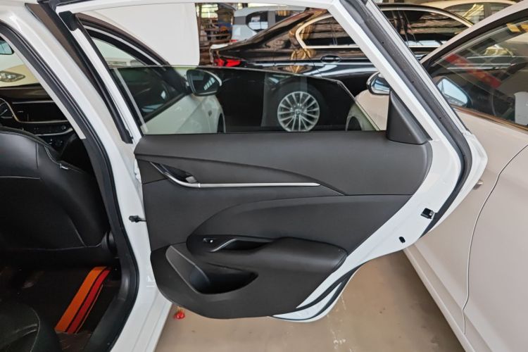 别克 英朗 2021款 改款 典范 1.5L 自动精英型中控内饰45