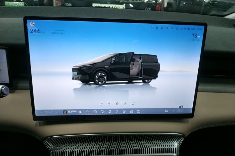 小鹏X9 2024款 610长续航Max中控内饰16
