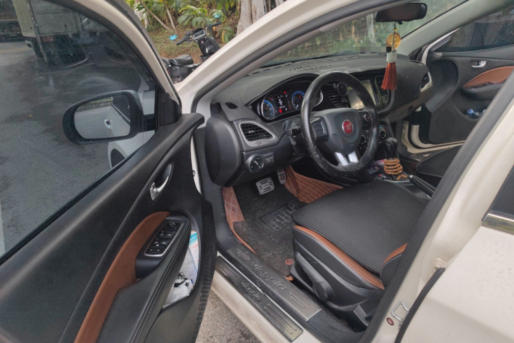 菲亚特 菲翔 2015款 1.4T 自动劲享版中控内饰20