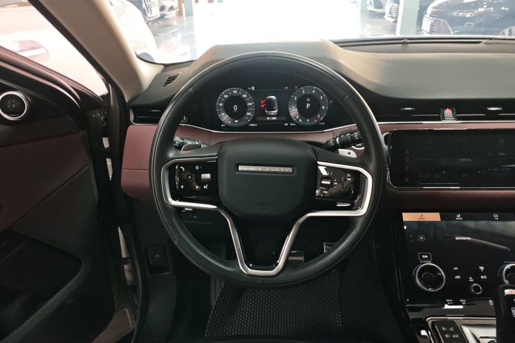 路虎 揽胜极光 2023款 极光L 249PS 豪华版中控内饰13