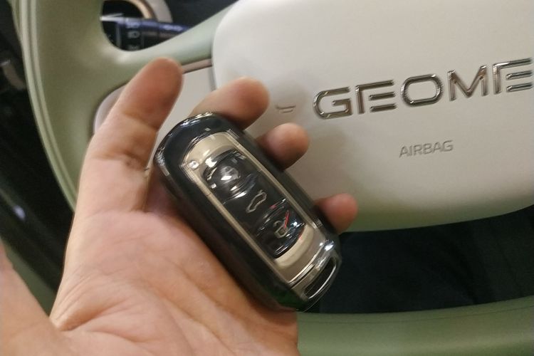 吉利银河 2025款 210km 熊猫骑士中控内饰11