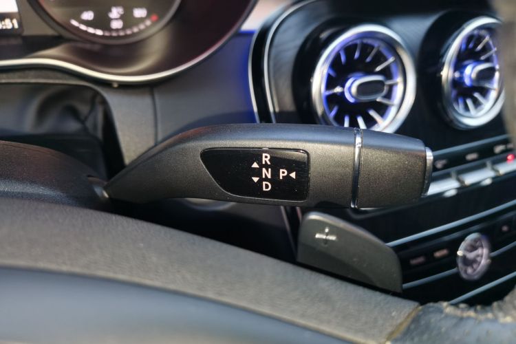 奔驰C级 2018款 C 180 L 时尚型运动版中控内饰18