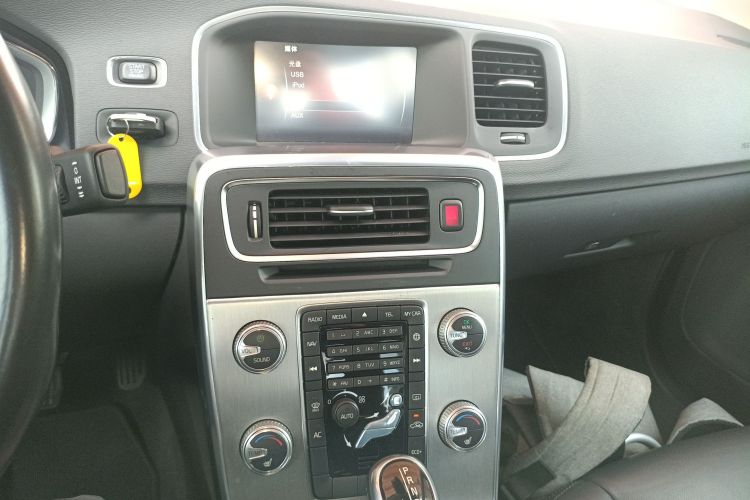 沃尔沃S60 2016款 S60L T4 智远版中控内饰16