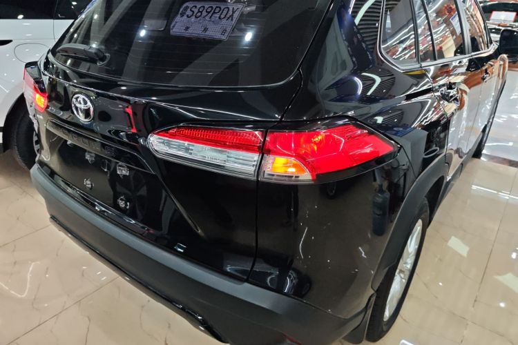 丰田 卡罗拉锐放 2022款 2.0L 精英版车身外观9