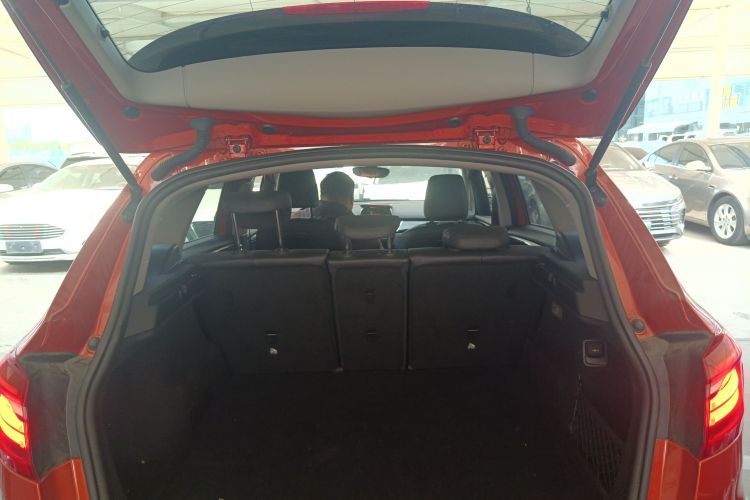 宝马2系旅行车 2016款 218i 运动设计套装机舱底盘23