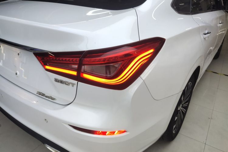 长安 逸动 2019款 蓝鲸版 280T GDI DCT极速型车身外观6006