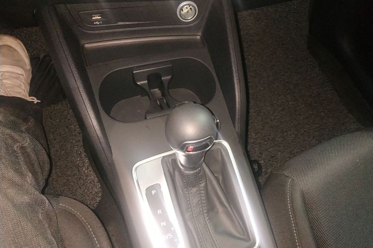 奥迪Q2L 2020款 35 TFSI 进取动感型中控内饰18