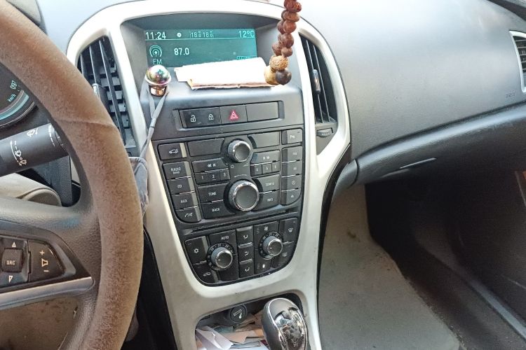 别克 英朗 2013款 GT 1.8L 自动时尚版中控内饰16