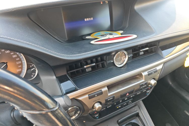 雷克萨斯ES 2015款 200 精英版中控内饰16
