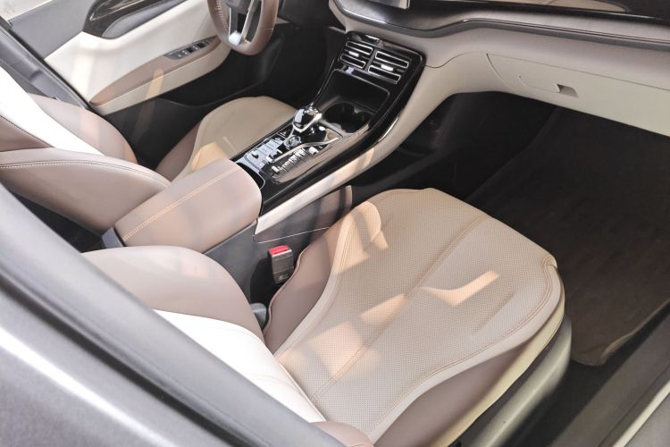 比亚迪 秦PLUS 2024款 荣耀版 DM-i 55KM领先型局部细节41