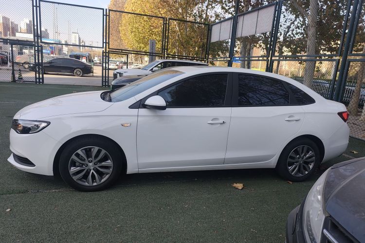 别克 英朗 2021款 改款 1.3T 自动轻混动精英型车身外观4