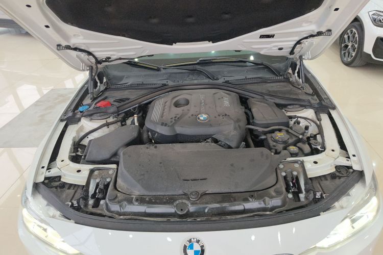 宝马3系 2019款 320i M运动套装机舱底盘24