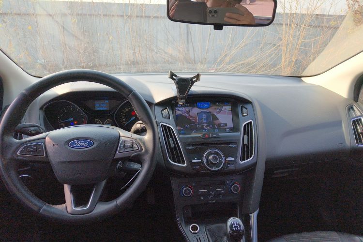 福特 福克斯 2015款 两厢 EcoBoost 125 手动超能风尚型中控内饰7002