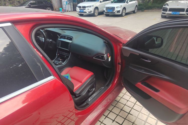捷豹XE 2015款 2.0T 200PS R-Sport局部细节9005