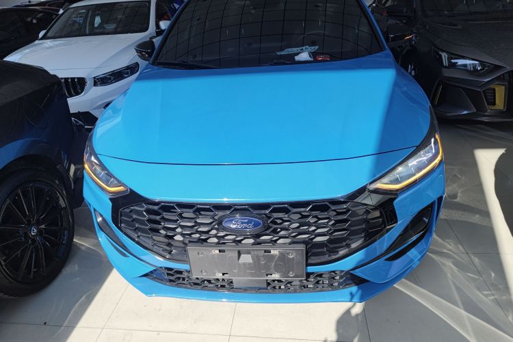 福特 福克斯 2022款 三厢 EcoBoost 180 自动ST Line车身外观2