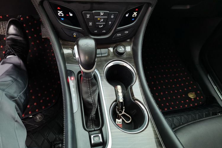 别克 昂科威 2019款 20T 两驱精英型 国V中控内饰18