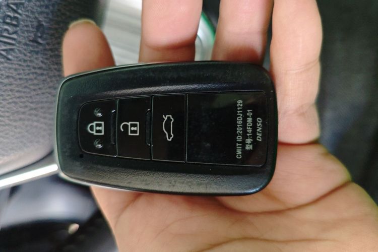 丰田 凯美瑞 2018款 双擎 2.5HG 豪华版中控内饰7001