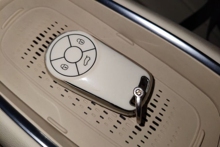 欧拉好猫 2023款 401km标准续航 豪华型 磷酸铁锂中控内饰11