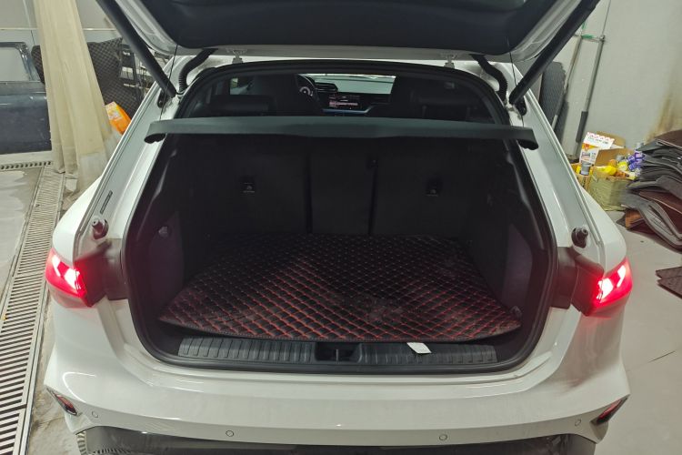 奥迪A3 2025款 Sportback 35TFSI 飞驰尊享型机舱底盘23