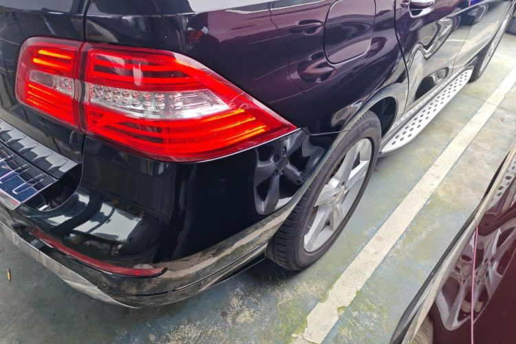 奔驰M级 2014款 ML 400 4MATIC动感型车身外观6006