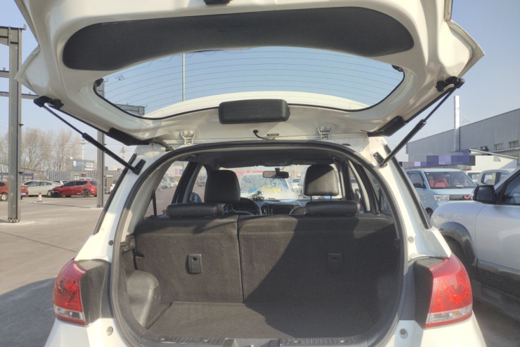 长城M4 2014款 1.5L 手动舒适型机舱底盘23