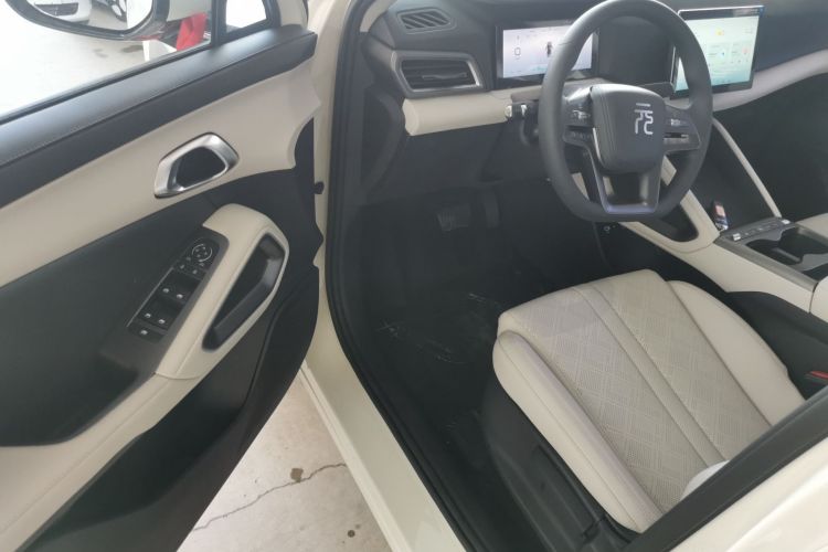 比亚迪 元UP 2025款 301KM 领航型中控内饰7003
