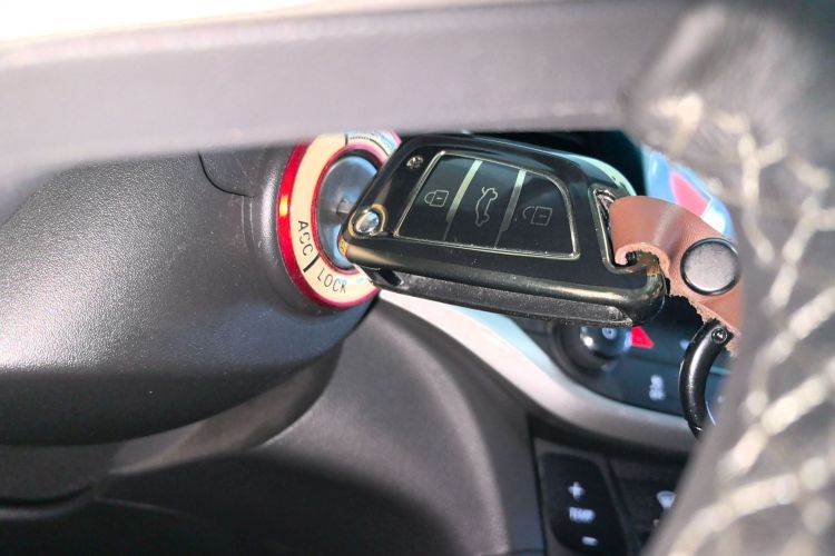 别克 英朗 2019款 18T 自动互联精英型 国VI中控内饰11