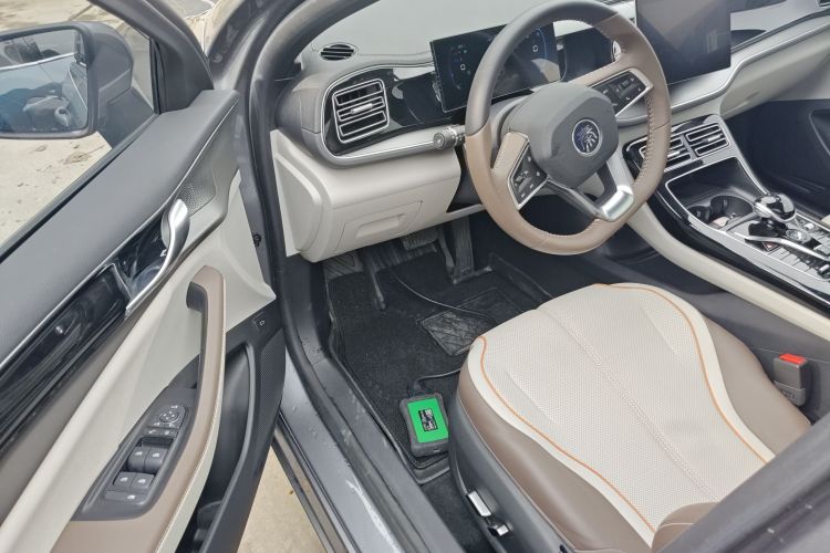 比亚迪 秦PLUS 2024款 荣耀版 DM-i 55KM超越型中控内饰20