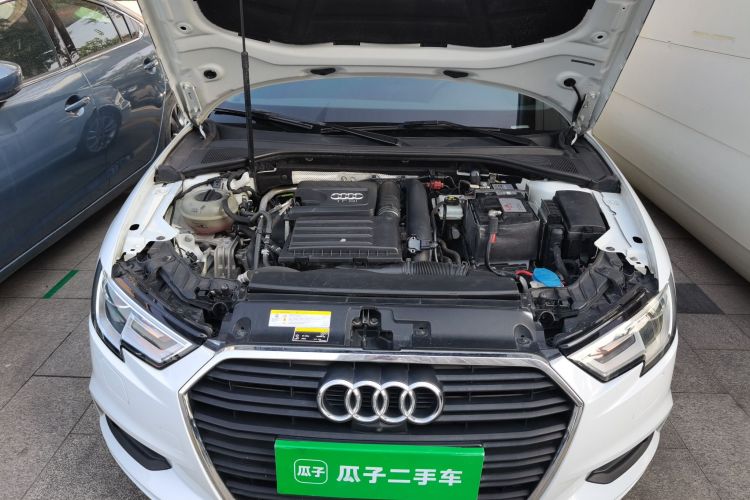 奥迪A3 2018款 30周年年型 Limousine 35 TFSI 进取型机舱底盘24