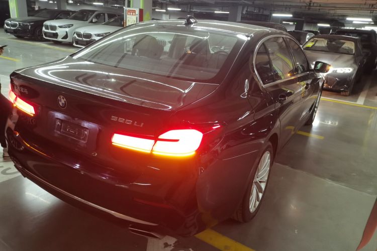 宝马5系 2022款 改款二 525Li 豪华套装车身外观7