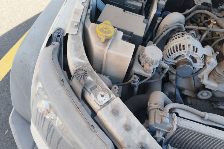 北京越野 北京BJ40 2016款 2.0T 手动两驱尊贵版局部细节9006