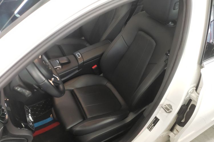 奔驰A级 2021款 A 200 L 运动轿车动感型中控内饰19