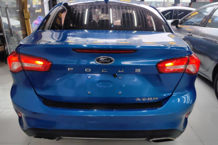 福特 福克斯 2021款 三厢 1.5L 自动锋跃型车身外观6