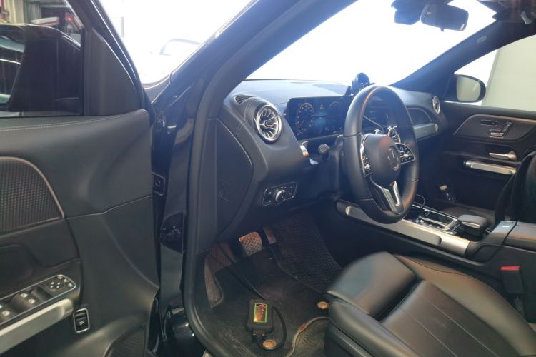 奔驰EQB 2022款 EQB 260中控内饰7003