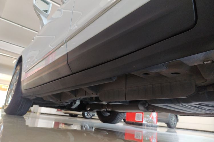 凯迪拉克XT5 2021款 28T 豪华型机舱底盘30