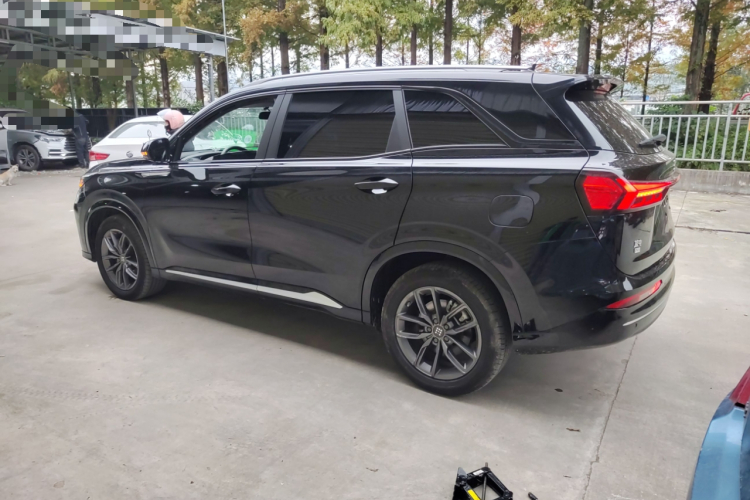 蓝电E5 2023款 1.5L DE-i 100KM畅享型 7座车身外观4